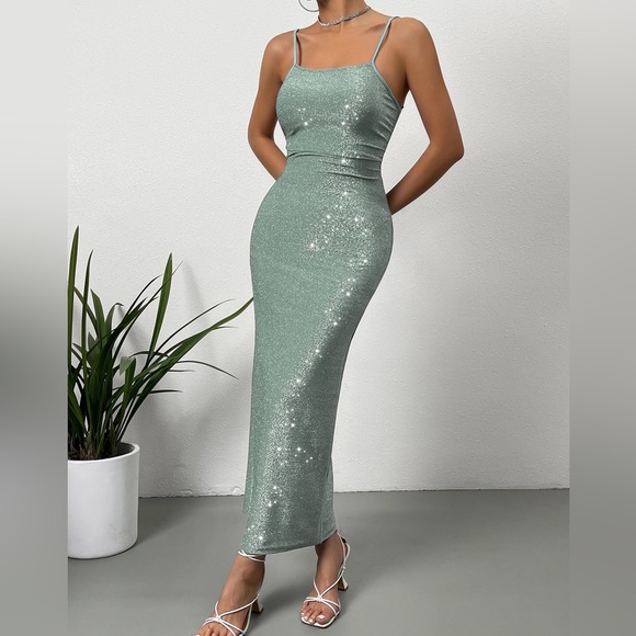 Luxe twist open back bodycon maxi dress - Picture 2 of 5
